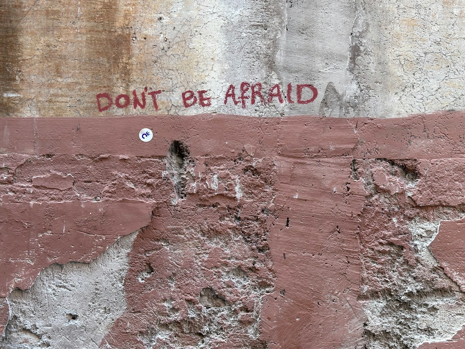 graffiti on a wall that says don't be afraid